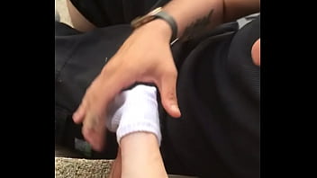 Queen loves her feet worshipped