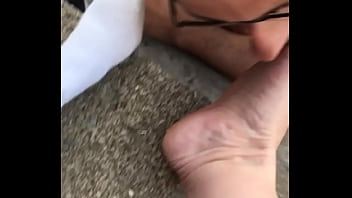 Queen loves her feet worshipped