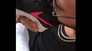 Queen loves her feet worshipped