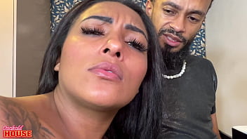 Noiva safada trepando com 2 caras pro futuro marido corno filmar