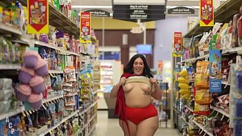 Curvy sexy women pulls out tits in grocery store