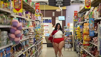 Curvy sexy women pulls out tits in grocery store