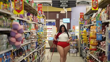 Curvy sexy women pulls out tits in grocery store