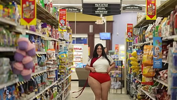 Curvy sexy women pulls out tits in grocery store