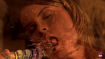 Hot lesbian chicks get a tasty threesome