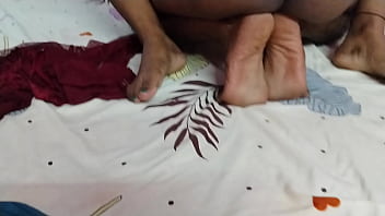 Sexy house wife tania ko uski padosi ne chod diya akele pake