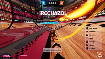 Le lleno la boca de leche y se corre encima de la mesa