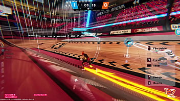 Le lleno la boca de leche y se corre encima de la mesa