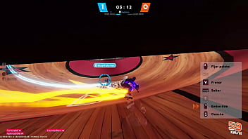 Le lleno la boca de leche y se corre encima de la mesa