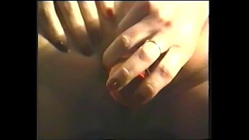 Mi mujer se masturba el culo sola