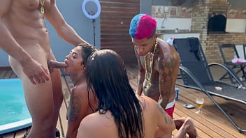 A minha enteada é sua amiga deram gostoso pra mim e o brinquedo na festa da piscina