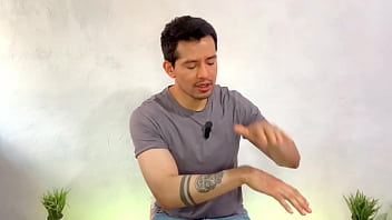 Mi Amigo Militar Me Hace Mamarle Su Vergota Morena En El Campo Militar thumbnail