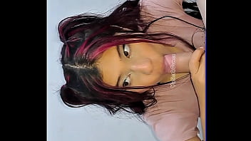 Mírame a mí y no al partido de fútbol casero real