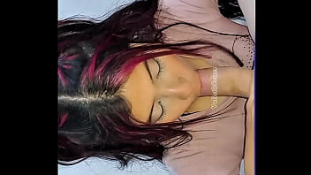 Mírame a mí y no al partido de fútbol casero real