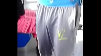 Chavo En Pants Se Le Nota El Bulto thumbnail