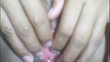 Kinky cam slut fools around