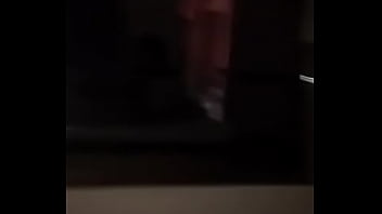 Ela sentando com vontade