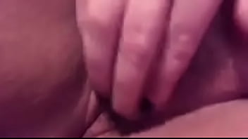 Ex mrs frigging her clit and quick piss
