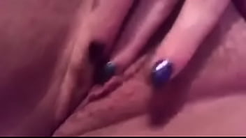 Ex mrs frigging her clit and quick piss