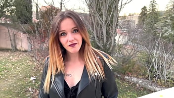 Skyla a le droit à 3 bites juste pour elle