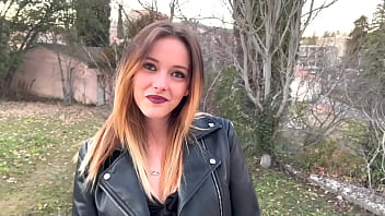 Skyla a le droit à 3 bites juste pour elle