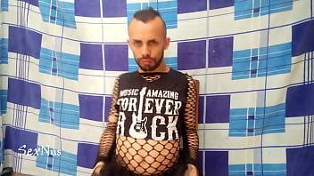 Chico Hombre Con Falda thumbnail