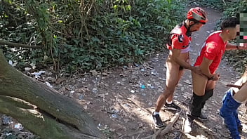 Câmera De Segurança Do Parque Flaga Jovem De 19 Anos Fazendo Sexo Com Homems Casados Em Plena Luz Do Dia thumbnail