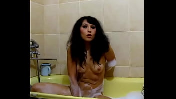 Wet in and i'm not talking about water#brunete #showerchallenge #bathroomconfessions