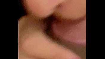 Loirinha espetacular chupando pra caralho