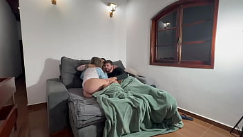 Fudendo a esposa enquanto o corno assistia free