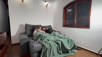 Fudendo a esposa enquanto o corno assistia free