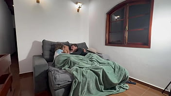 Fudendo a esposa enquanto o corno assistia free