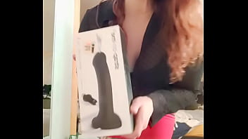 Bon mardi mes loulous au fait j'ai un nouveau sextoy que j'ai pas encore