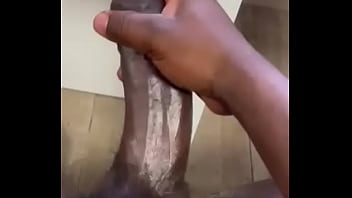 Negro dotado con polla gruesa en madrid 6 cm de grosor