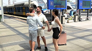 Tattooed hottie billie star guzzles on cum after enjoying a dp threesome with her man gp3196