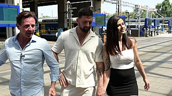 Tattooed hottie billie star guzzles on cum after enjoying a dp threesome with her man gp3196