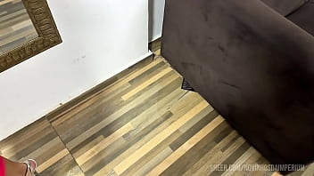 Casadinha safada pega na balada fica louca de tesão no rolê e corno chama pra foder ela na cama do casal