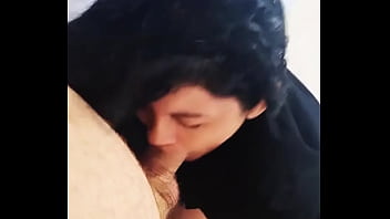 Paguei a dívida ao meu colega com um boquete