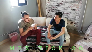 Edd Lame Los Pies A Emanuel Y Este Se Masturba thumbnail