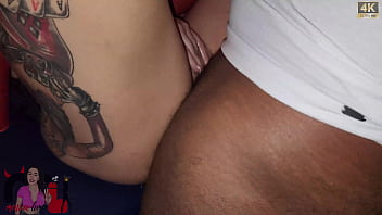 Meu marido me amarrou em um acabine tcheca e transei com o primeiro que apareceu