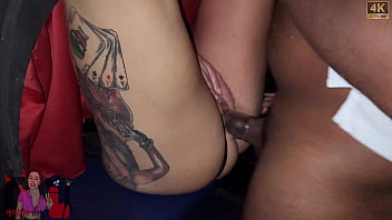 Meu marido me amarrou em um acabine tcheca e transei com o primeiro que apareceu