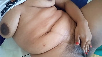 Hijastra que chulada entre mas enseñes el coño mas mojado se te pone