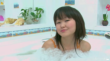 Beauty asian magna f becomes a horny slut a bath time