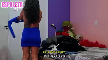 Morena gostosa experimentando roupas marcando na buceta