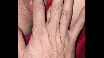 Coño mojado de labios gordos