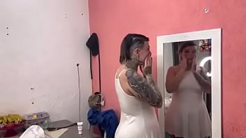 Passando líquido branco no rostinho qui delícia