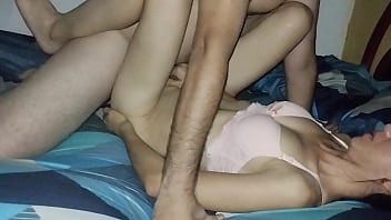 El coño de mi hermanastra le gusta ser follado por mi verga le gusta que le meta la verga