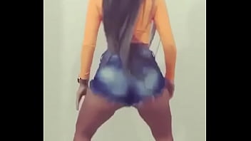 Gostosa dançando funk