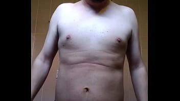 Homem Sem Camisa Se Mostrando thumbnail