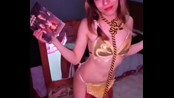 Bonneyuwu 10 02 cosplay leia mostrando sus tesoros star wars